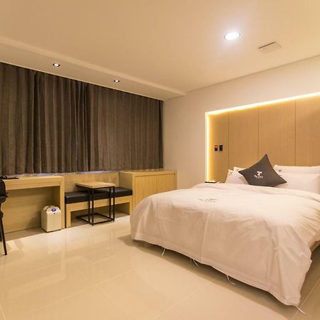 The City Hotel Jeonju Exterior photo