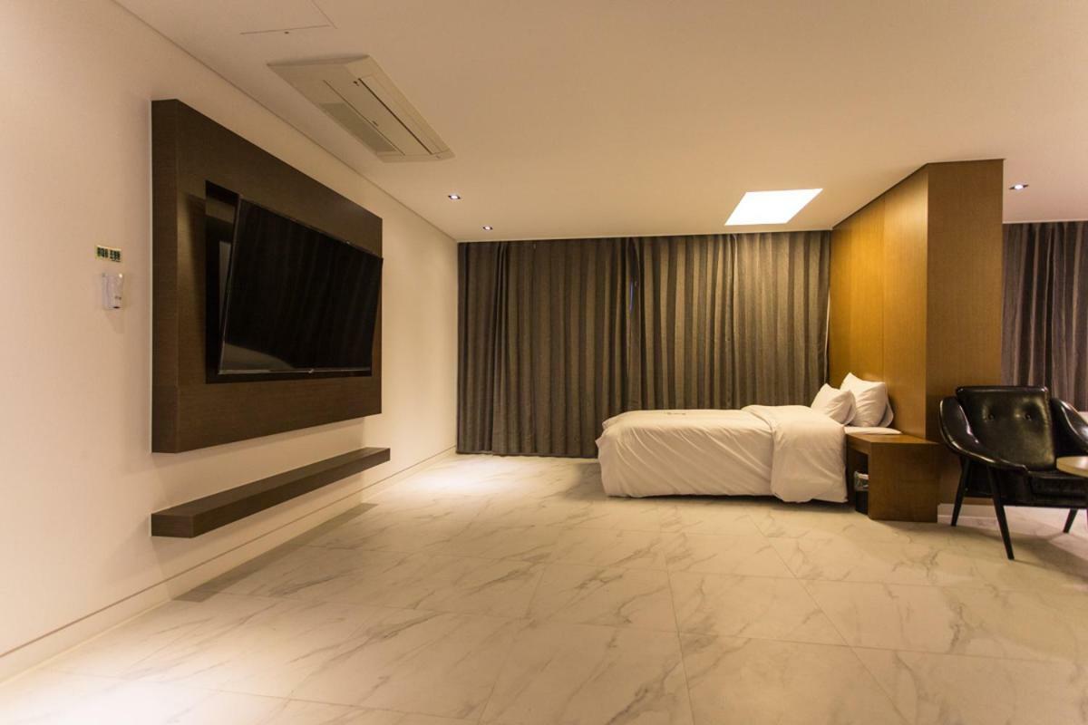 The City Hotel Jeonju Exterior photo